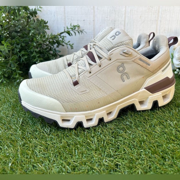 ON Cloudwander Waterproof  women size 9.5 
COLOR: SAND | IVORY $ 170 - Picture 10 of 16